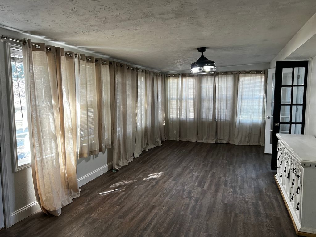 Image 22 of property listing at 33 Westwood Drive, Mt Vernon, IL 62864