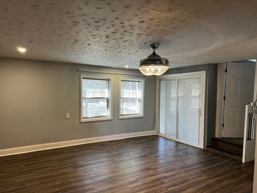 Image 24 of property listing at 33 Westwood Drive, Mt Vernon, IL 62864