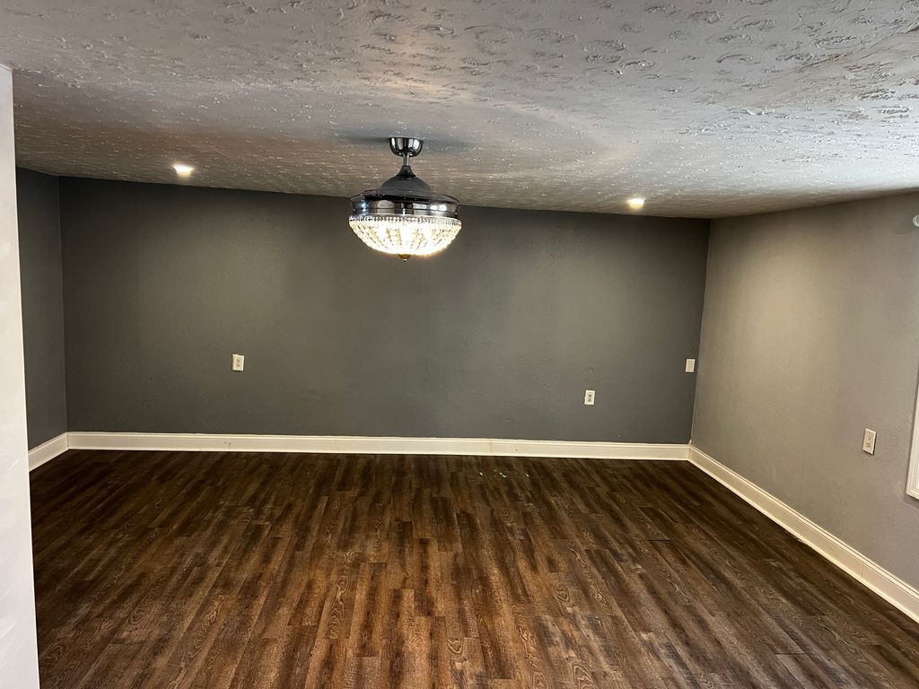 Image 27 of property listing at 33 Westwood Drive, Mt Vernon, IL 62864