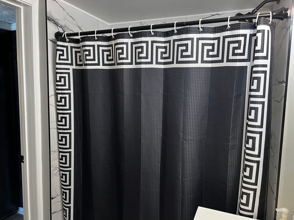 Image 30 of property listing at 33 Westwood Drive, Mt Vernon, IL 62864