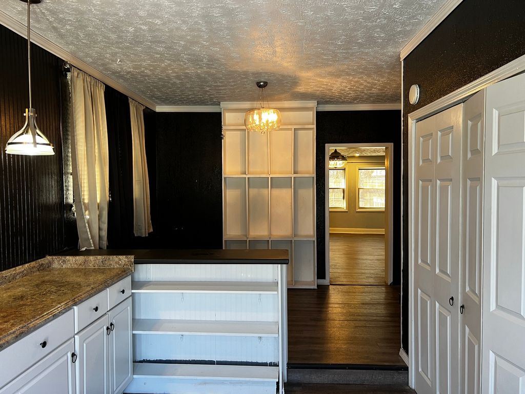 Image 32 of property listing at 33 Westwood Drive, Mt Vernon, IL 62864