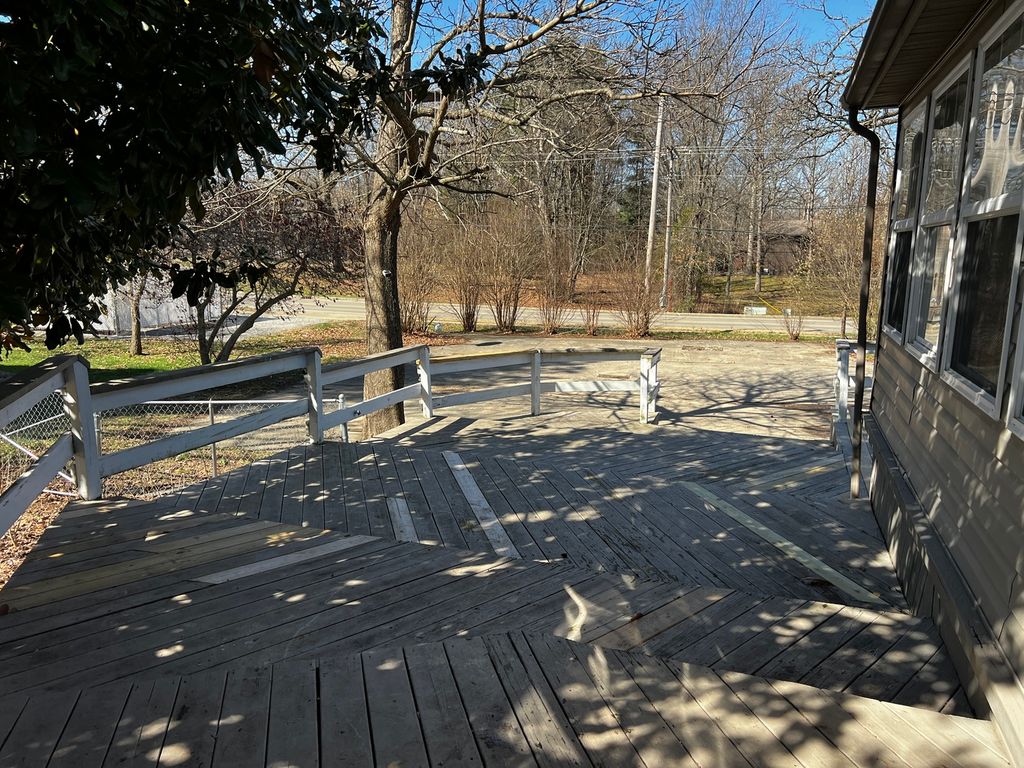 Image 35 of property listing at 33 Westwood Drive, Mt Vernon, IL 62864