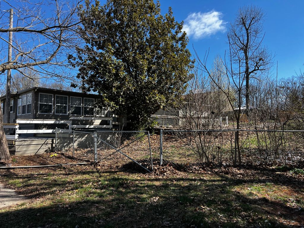 Image 5 of property listing at 33 Westwood Drive, Mt Vernon, IL 62864