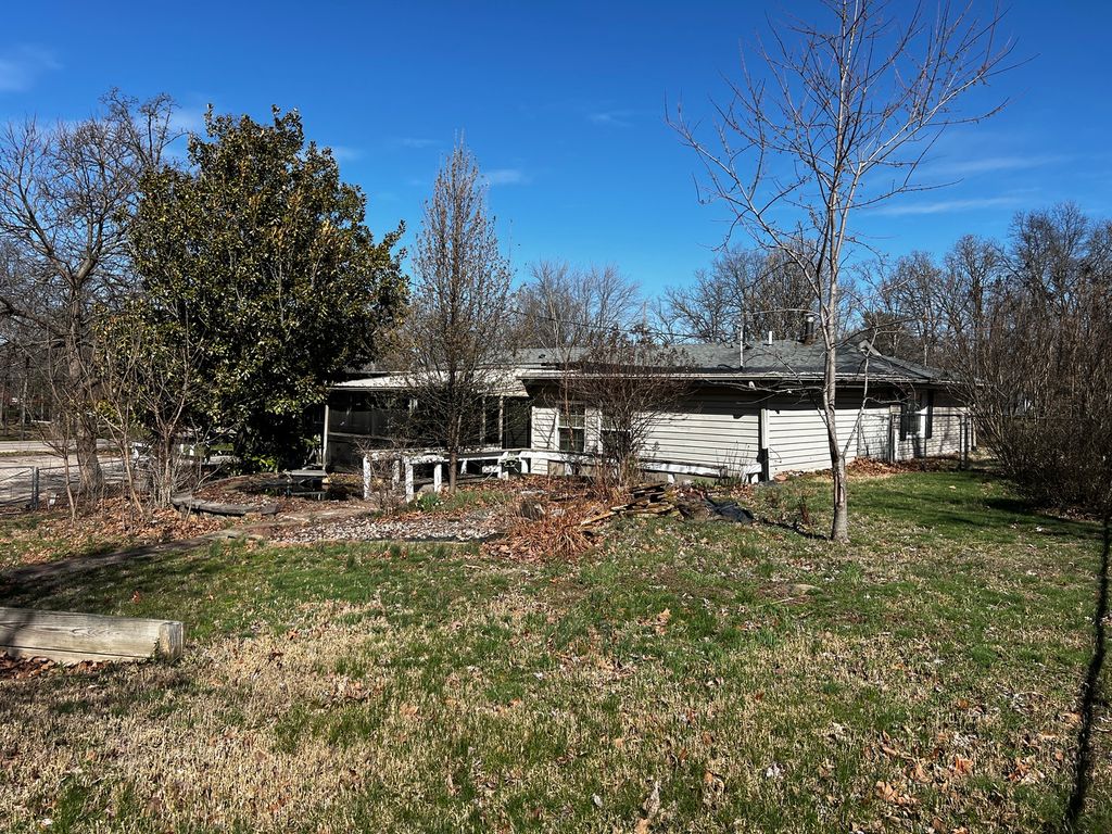 Image 41 of property listing at 33 Westwood Drive, Mt Vernon, IL 62864