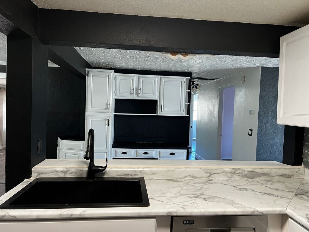 Image 10 of property listing at 33 Westwood Drive, Mt Vernon, IL 62864