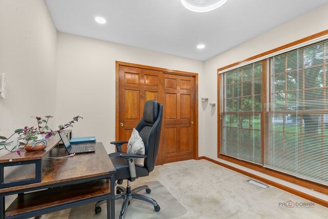 2872 Whispering Oaks Court, Buffalo Grove, IL 60089