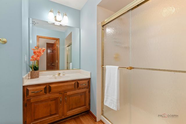 2872 Whispering Oaks Court, Buffalo Grove, IL 60089