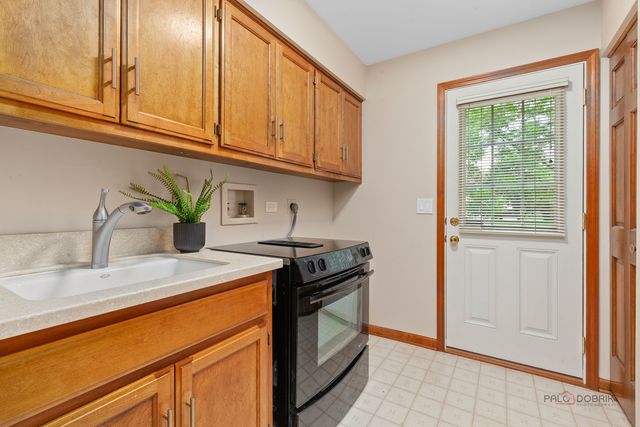 2872 Whispering Oaks Court, Buffalo Grove, IL 60089