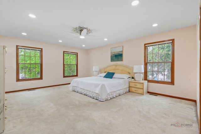 2872 Whispering Oaks Court, Buffalo Grove, IL 60089