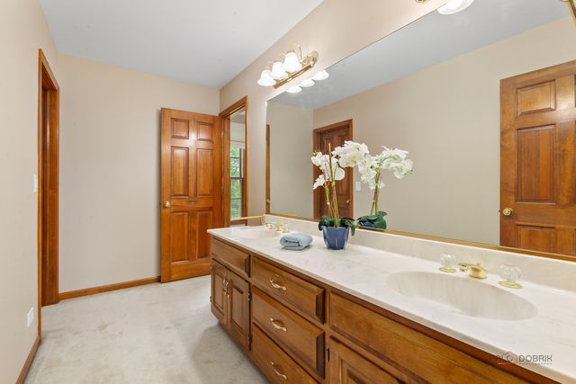 2872 Whispering Oaks Court, Buffalo Grove, IL 60089