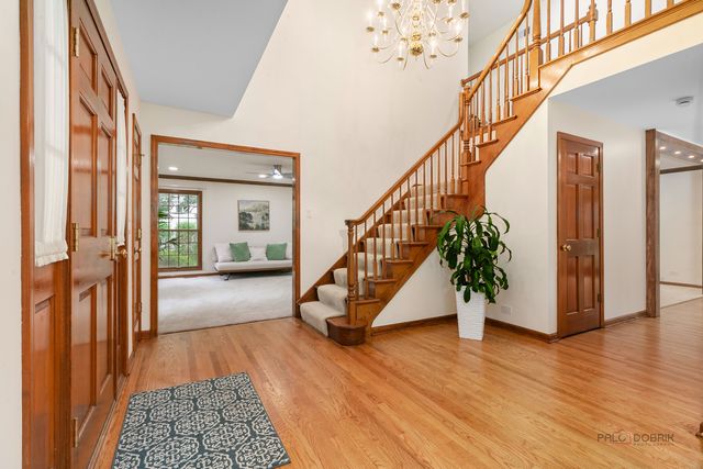 2872 Whispering Oaks Court, Buffalo Grove, IL 60089