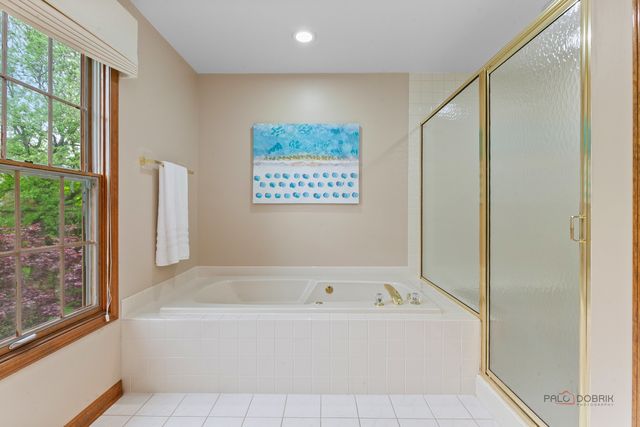 2872 Whispering Oaks Court, Buffalo Grove, IL 60089