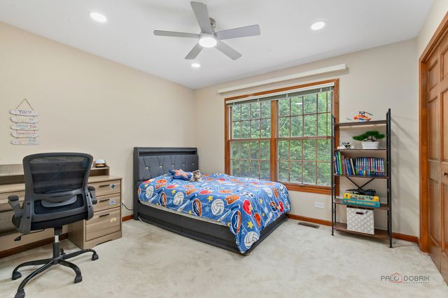2872 Whispering Oaks Court, Buffalo Grove, IL 60089