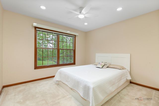 2872 Whispering Oaks Court, Buffalo Grove, IL 60089