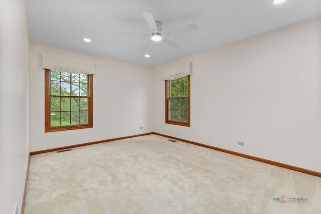 2872 Whispering Oaks Court, Buffalo Grove, IL 60089