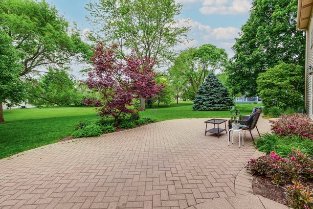 2872 Whispering Oaks Court, Buffalo Grove, IL 60089