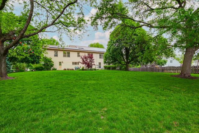 2872 Whispering Oaks Court, Buffalo Grove, IL 60089