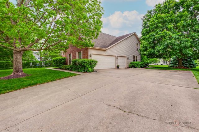 2872 Whispering Oaks Court, Buffalo Grove, IL 60089