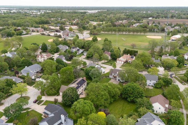 2872 Whispering Oaks Court, Buffalo Grove, IL 60089