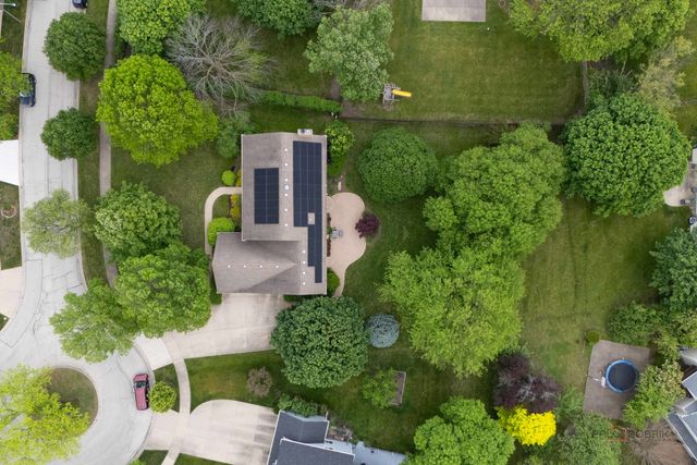 2872 Whispering Oaks Court, Buffalo Grove, IL 60089