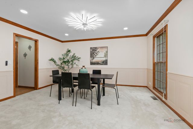 2872 Whispering Oaks Court, Buffalo Grove, IL 60089