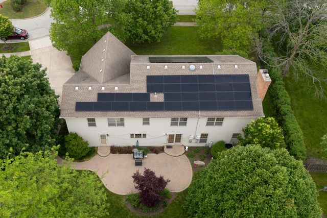 2872 Whispering Oaks Court, Buffalo Grove, IL 60089
