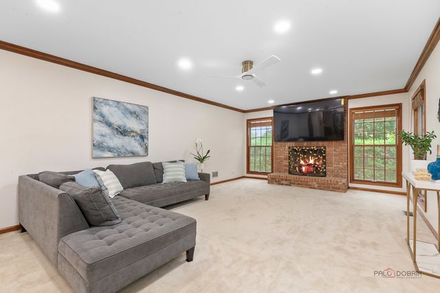 2872 Whispering Oaks Court, Buffalo Grove, IL 60089