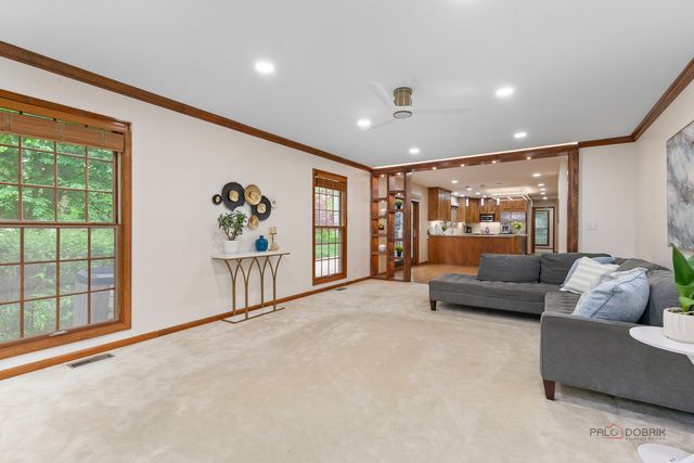 2872 Whispering Oaks Court, Buffalo Grove, IL 60089