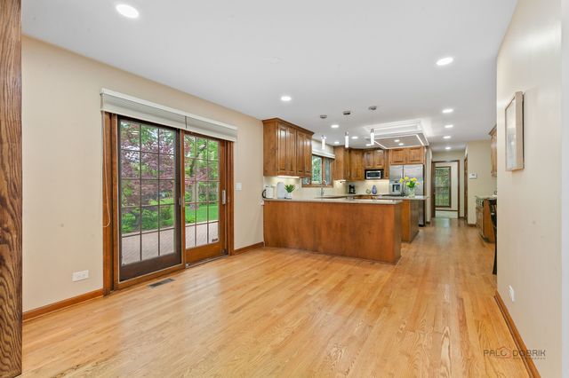 2872 Whispering Oaks Court, Buffalo Grove, IL 60089