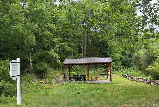 35 S Quincy Court S, Goldens Bridge, NY 10526