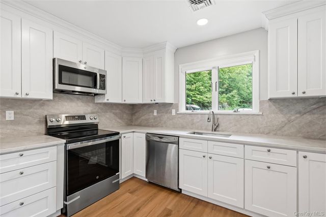 35 S Quincy Court S, Goldens Bridge, NY 10526