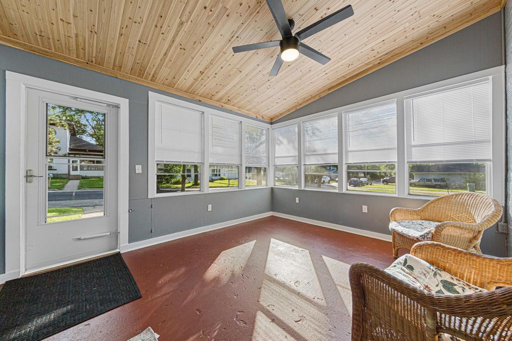 219 Davis Street, Le Sueur, MN 56058 — photo 2