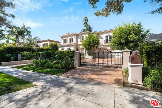 915 N Rexford Drive, Beverly Hills, CA 90210