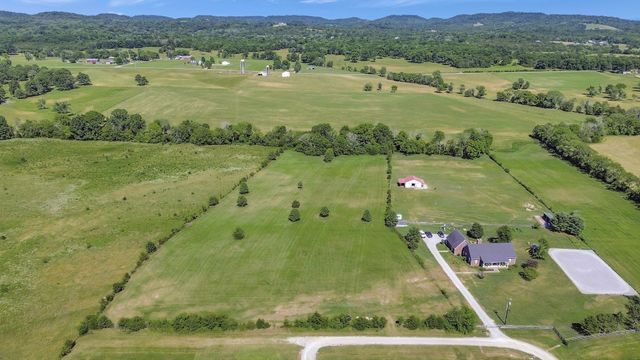 7108 Comstock Rd, Spring Hill, TN 37174