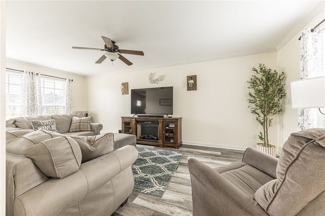 1103 Harlowe Lane, Farmington, NY 14425