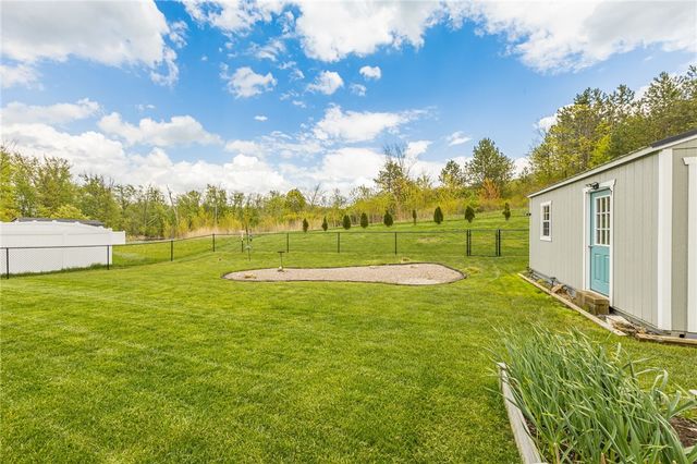 1103 Harlowe Lane, Farmington, NY 14425