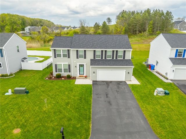 1103 Harlowe Lane, Farmington, NY 14425