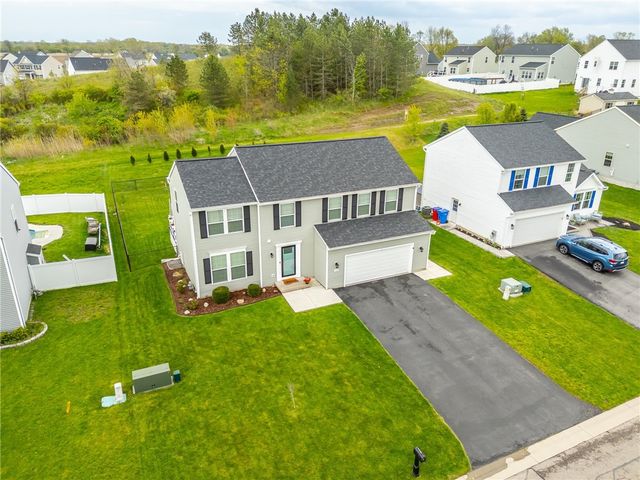 1103 Harlowe Lane, Farmington, NY 14425