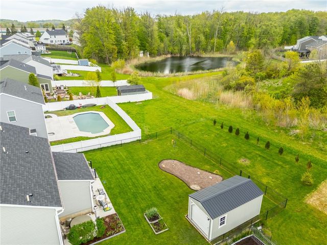 1103 Harlowe Lane, Farmington, NY 14425