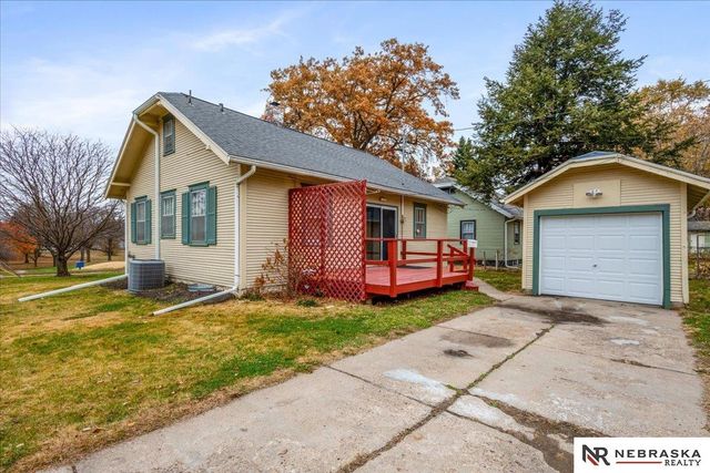 2244 S 33rd Street, Lincoln, NE 68506