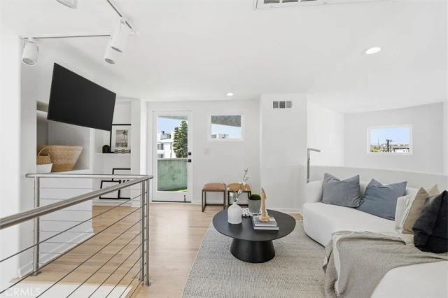 24 Eastwind Street 1, Marina Del Rey, CA 90292