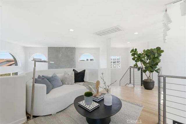 24 Eastwind Street 1, Marina Del Rey, CA 90292