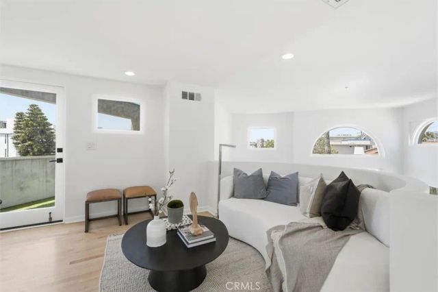 24 Eastwind Street 1, Marina Del Rey, CA 90292