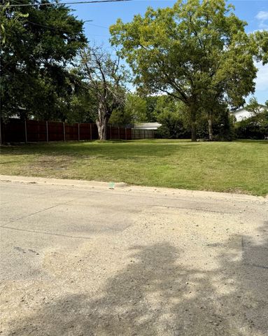 1102 W Erwin Avenue, Mckinney, TX 75069