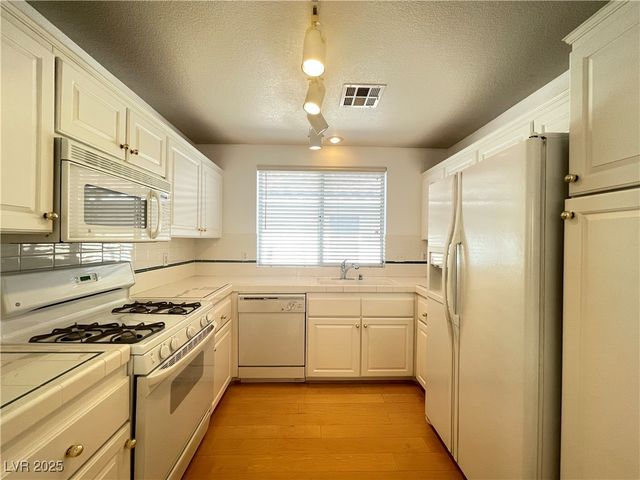 70 Belle La Blanc Avenue, Las Vegas, NV 89123