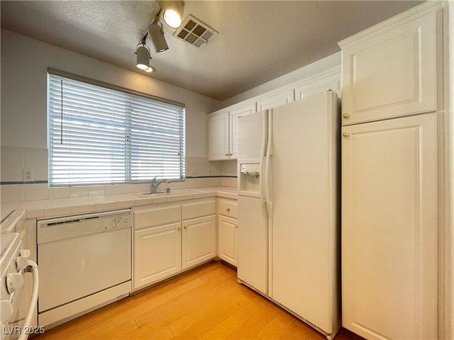 70 Belle La Blanc Avenue, Las Vegas, NV 89123