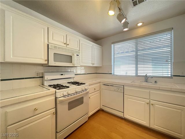 70 Belle La Blanc Avenue, Las Vegas, NV 89123