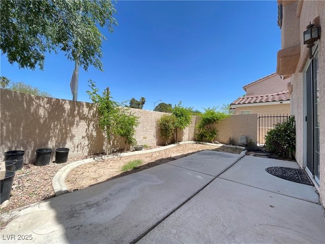 70 Belle La Blanc Avenue, Las Vegas, NV 89123