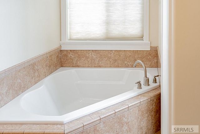 5930 E Pheasant Drive, Ammon, ID 83401