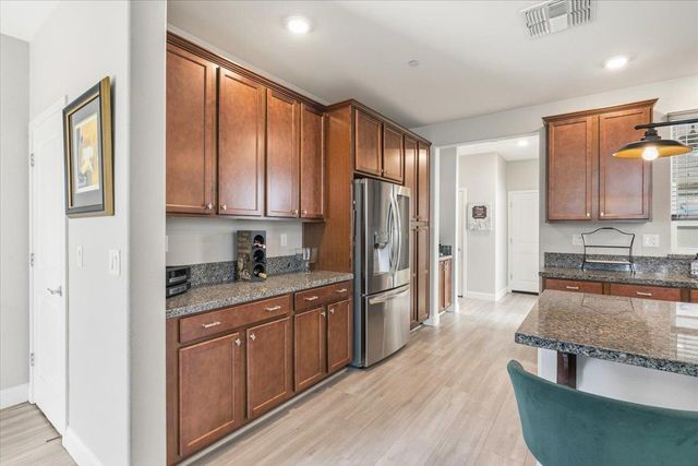 2725 N Cove Dr, Sacramento, CA 95833